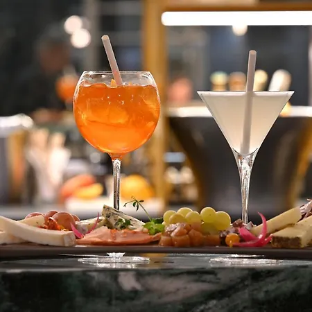 Dali - Restaurant Hotel 4*