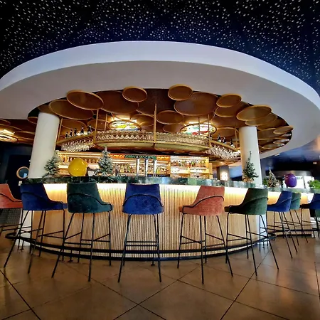 Dali - Restaurant Hotell 4*