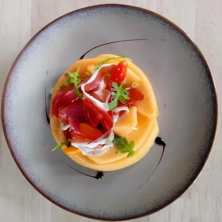 מלון Dali - Restaurant 4*