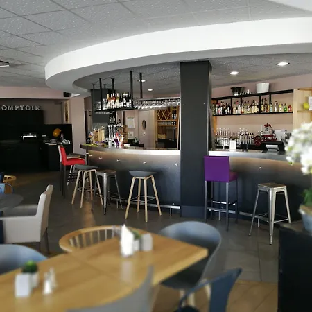 מלון Dali - Restaurant 4*